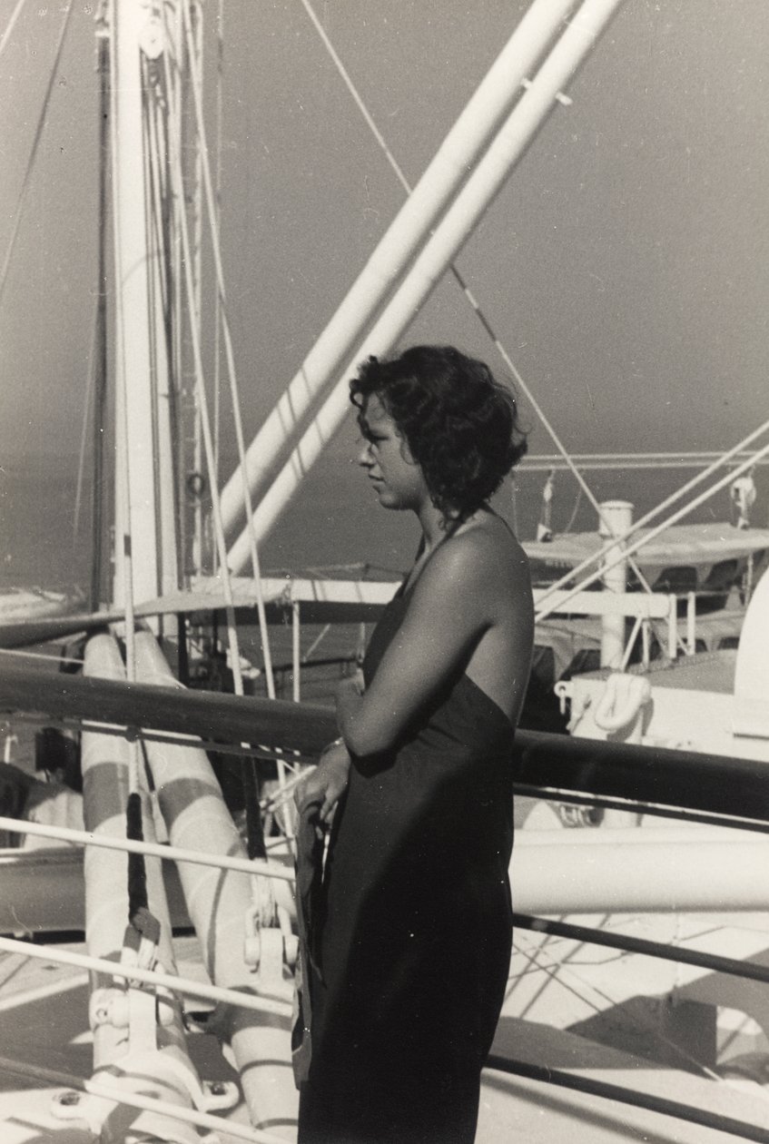 Kvinna ombord på kryssningsfartyget "Oceania", från albumet "At the Edge of Oceania 28th July to 10th August 1935 av Vincenzo Balocchi