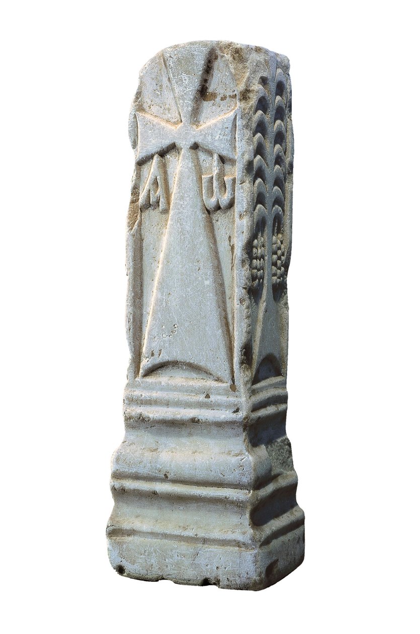 Altarsten som föreställer de kristna symbolerna för chrism, alfa och omega, 700-talet (sten) av Visigothic