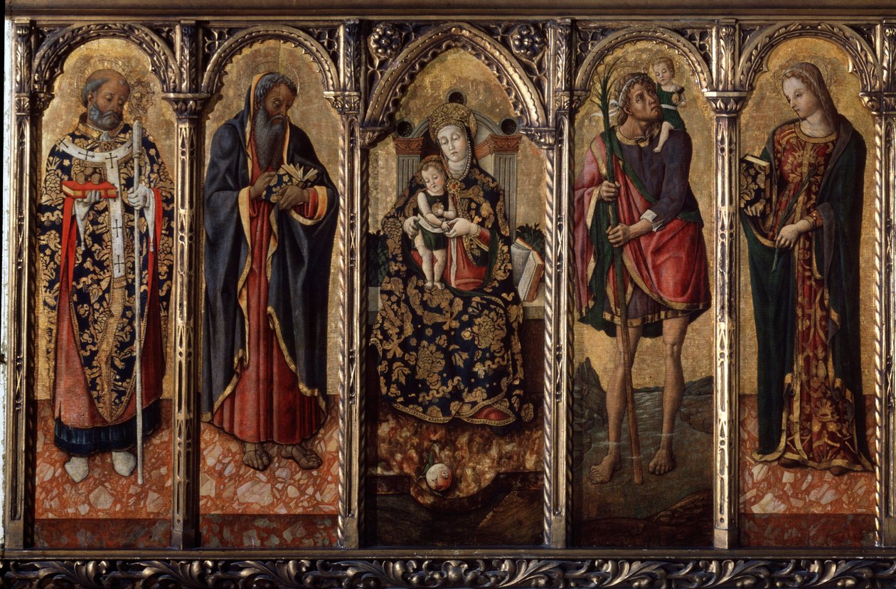 ""Madonna och barn med heliga"" Finns representerade: Saint Nicolas of Myre eller Bari (270-345), Saint Anthony Abbot (Saint Anthony the Great (250/251-356) (eller Saint Anthony eremiten ), Saint Christopher and Saint Catherine (av Alexandria?). av Vittorio Crivelli