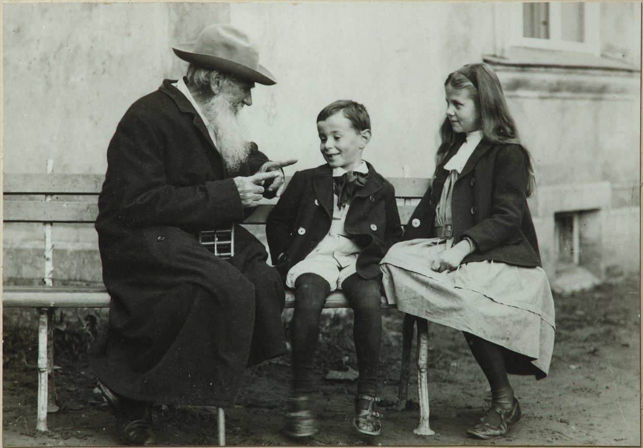 Leo Tolstoj med barnbarnen Leo och Sofia, 1909 av Vladimir Grigorievich Chertkov