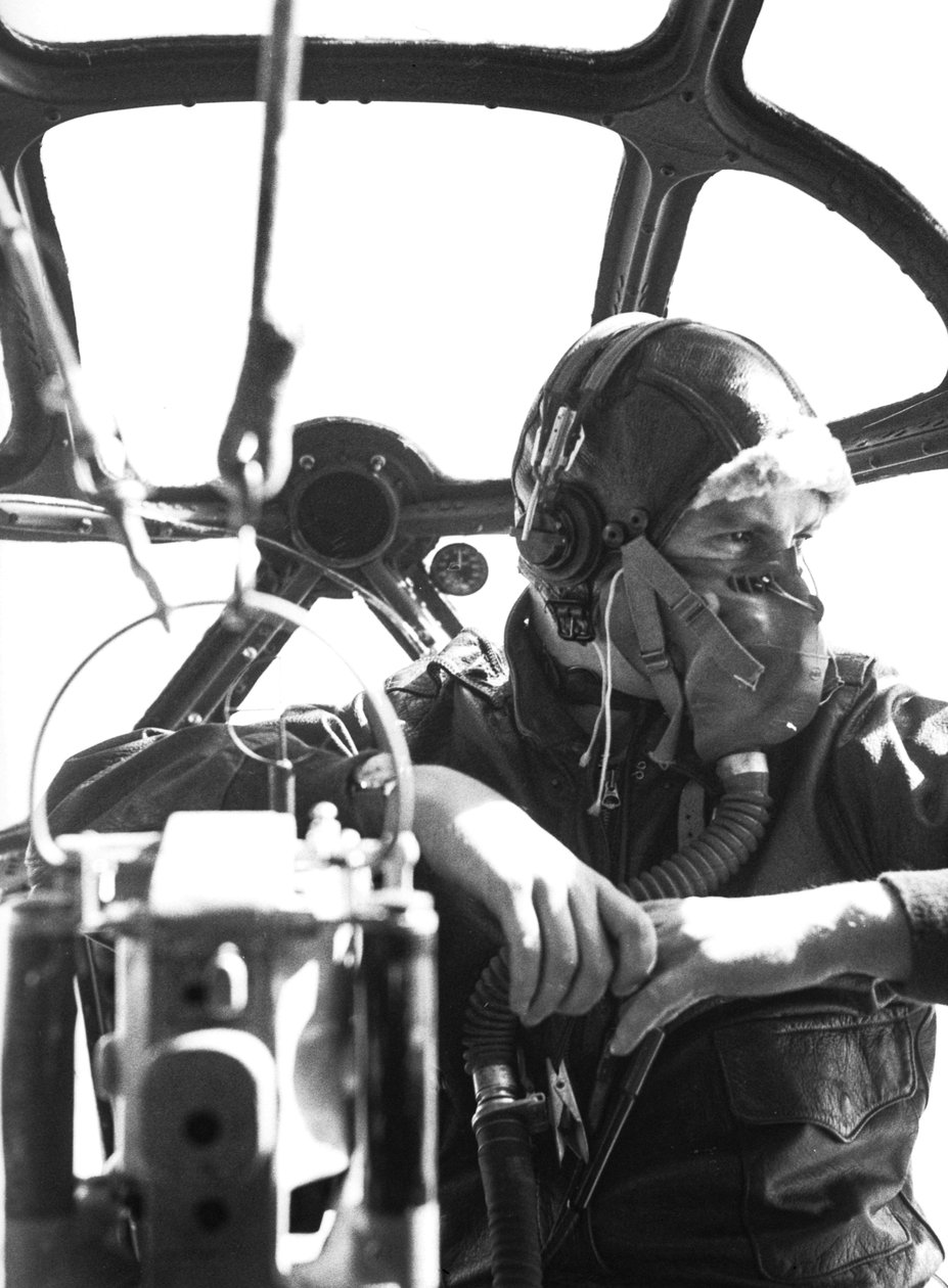 Skytt i nosen på en B-17 under utbildning på MacDill Field under andra världskriget av Volkmar Wentzel