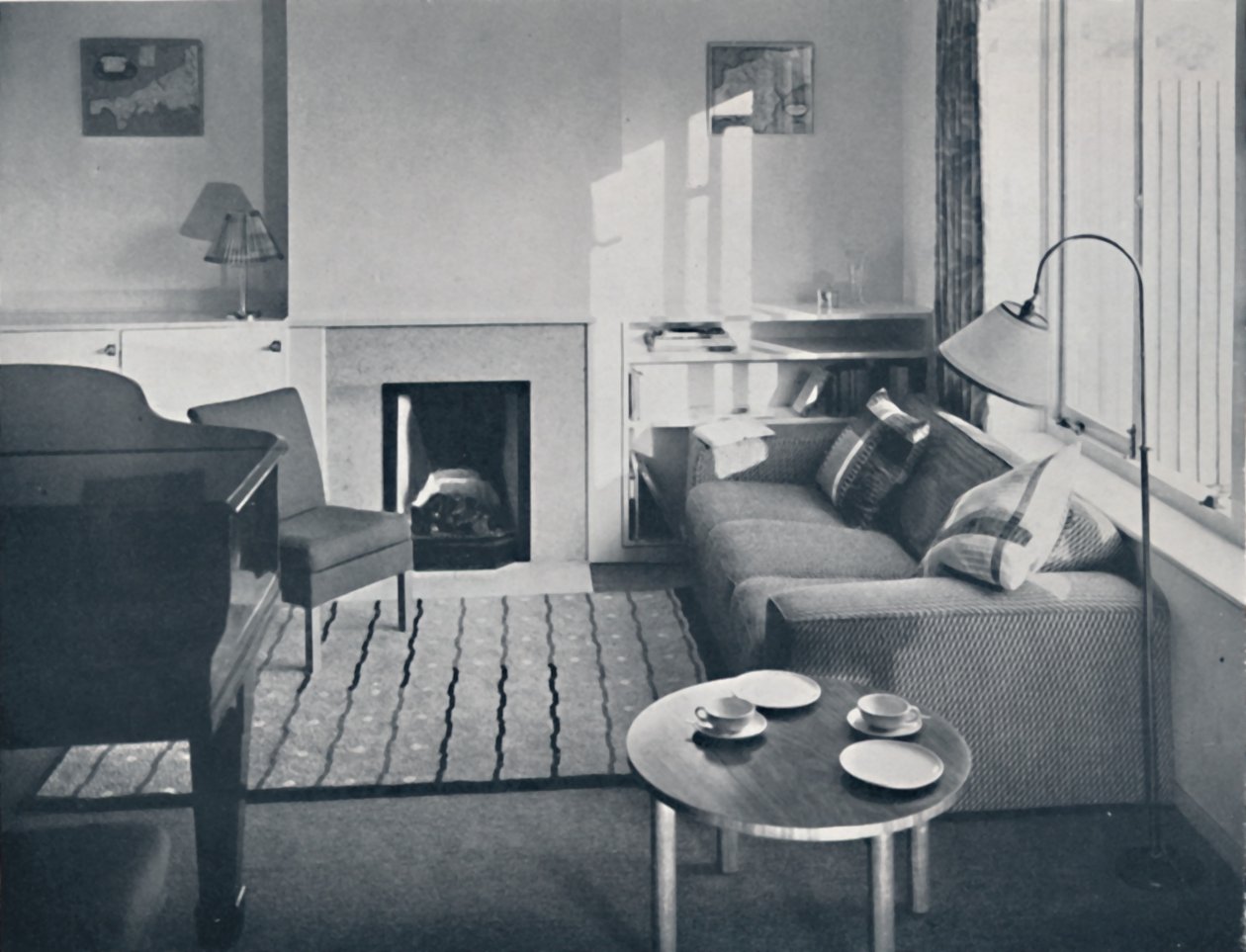 Elsa Booth - Vardagsrum som var planerat att rymma en flygelforte, 1939 av W. Dennis Moss