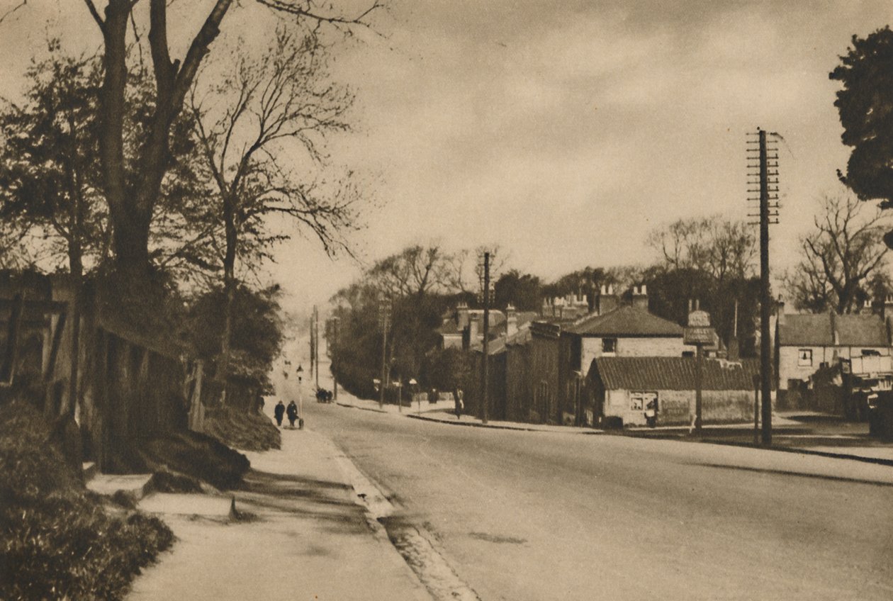 Där den romerska vägen till Dover korsar Shooters Hill Beyond Blackheath, c1935. av W. Whiffin