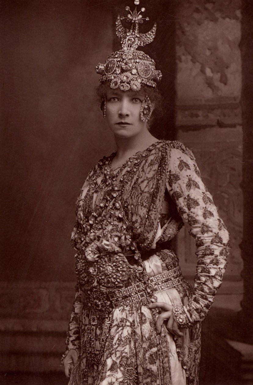 ""Henriette Rosine Bernard dite Sarah Bernhardt (1844-1923) (woodburytyp) av W. and D. (after) Downey
