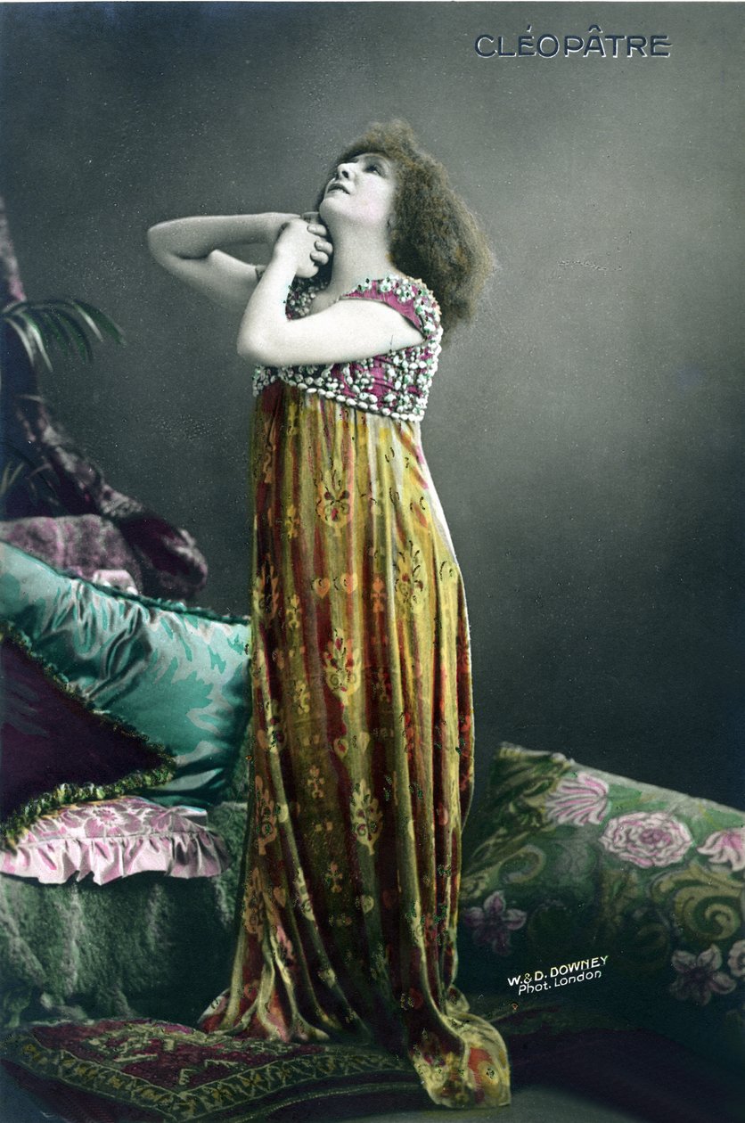 Henriette Rosine Bernard aka Sarah Bernhardt (1844-1923) som "" Cleopatra", pjäs av viktorianska Sardou av W. and D. Downey