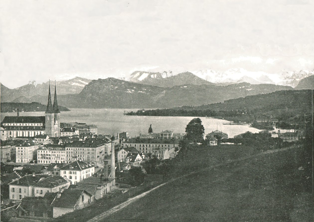 Utsikt över Luzern och dess berg, Schweiz, 1895. av W and S Ltd
