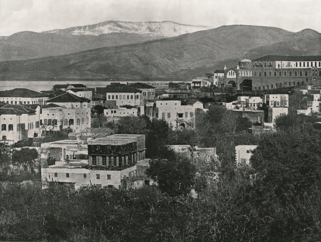 Utsikt över staden med Libanonberget, Beirut, 1895. av W and S Ltd