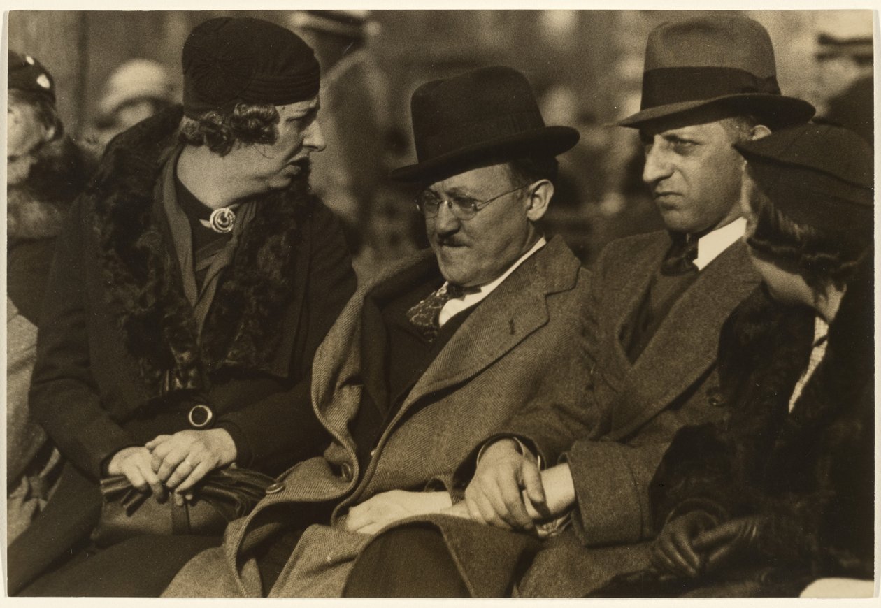 En bänk i Bronx på söndagen av Walker Evans