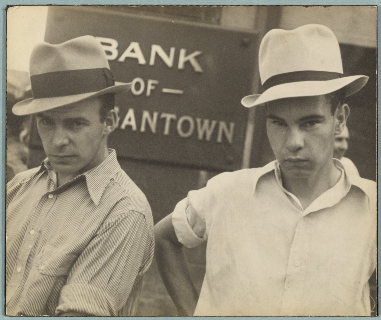Ansikten på huvudgatan / Gatuscen, Morgantown, West Virginia av Walker Evans