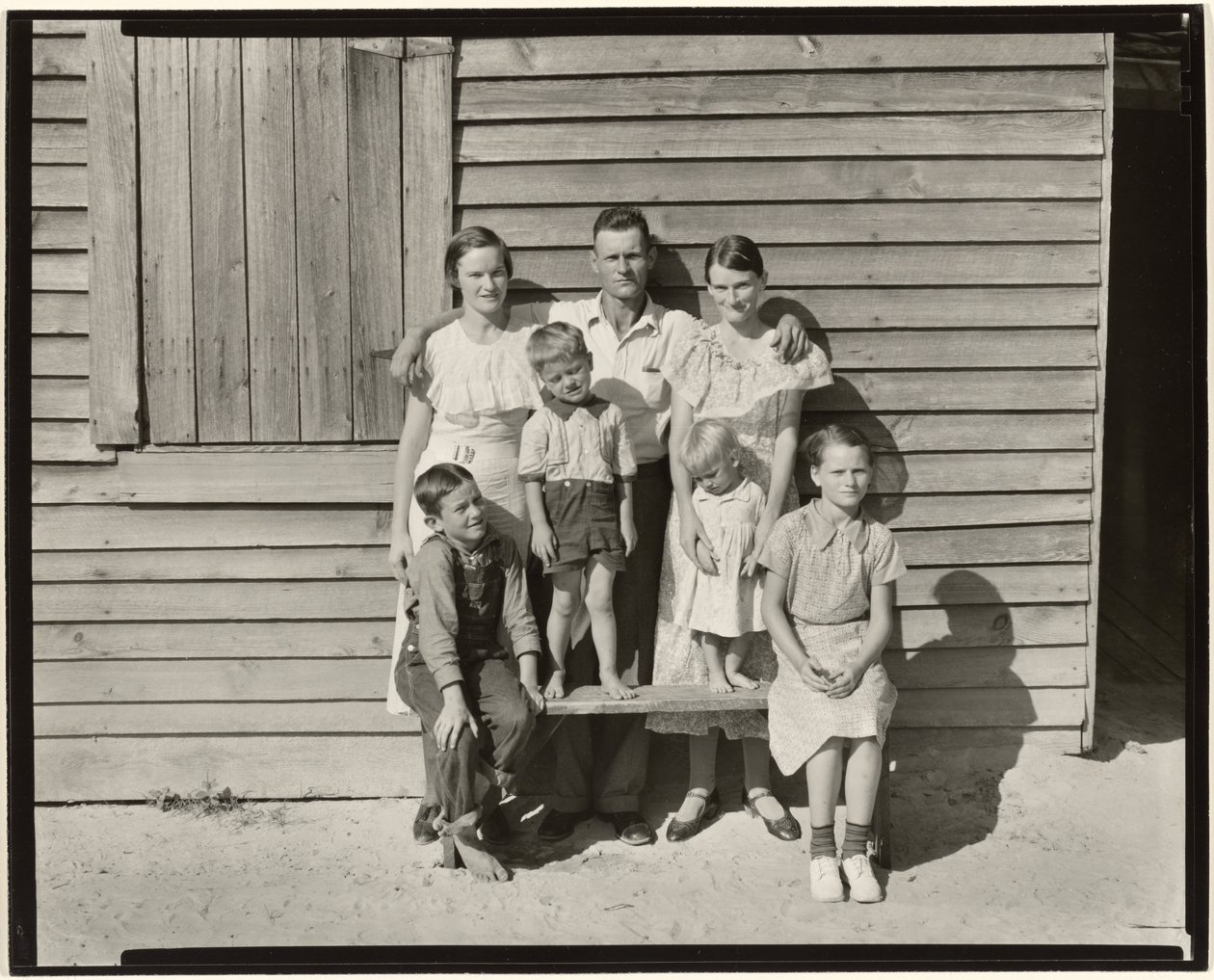 Sharecroppers familj, Hale County, Alabama / Burroughs familj, Hale County, Alabama av Walker Evans
