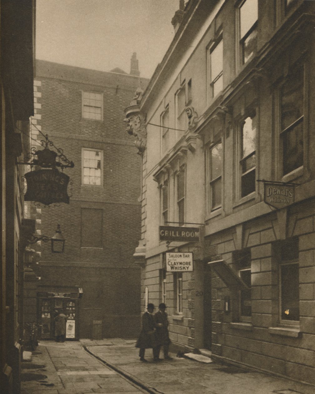 I Devereux Court, Full of Artonth-Century Associations, c1935. av Walter Benington