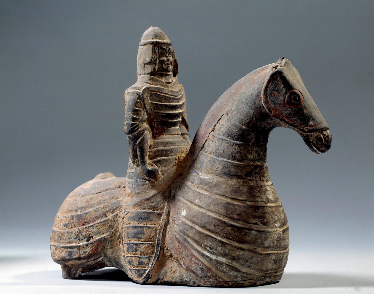 Kinesisk konst: statyett av ryttare i rustning (206 f.Kr.-220 e.Kr.), Han-perioden. Paris Museum Cernuschi av Western Han Dynasty Chinese School