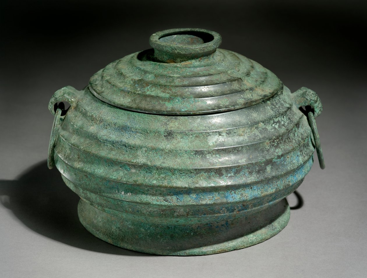 Rituellt matkärl eller gui (brons) av Western Zhou Dynasty Chinese School