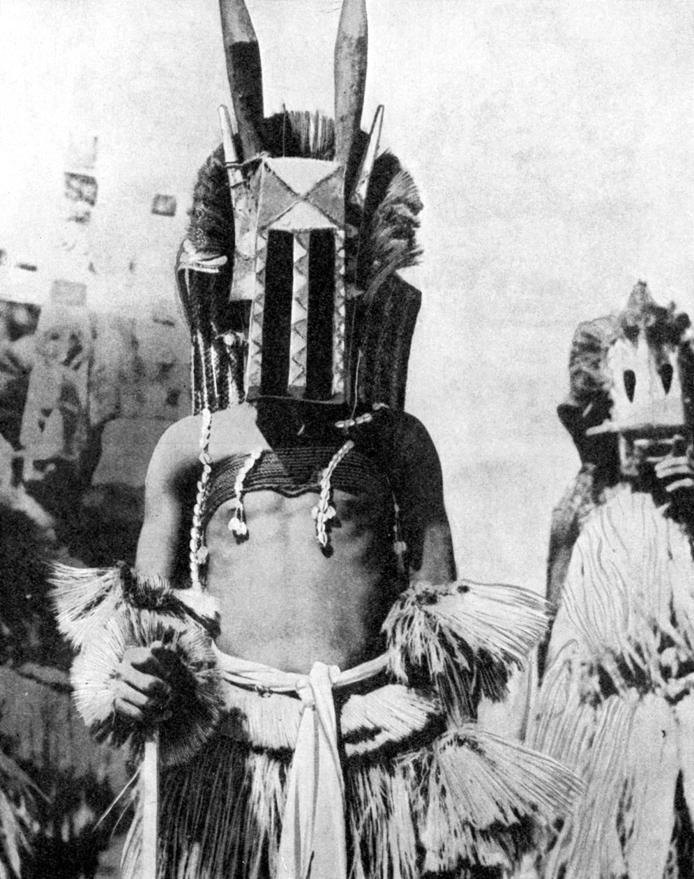 Visired mask of highland people, Afrika, 1936. av Wide World Photos