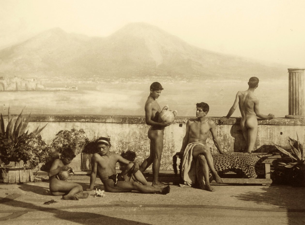 En klassisk scen, Tierra del Fuego, Sydamerika. ca 1899 (sepiafoto) av Baron Wilhelm von Gloeden