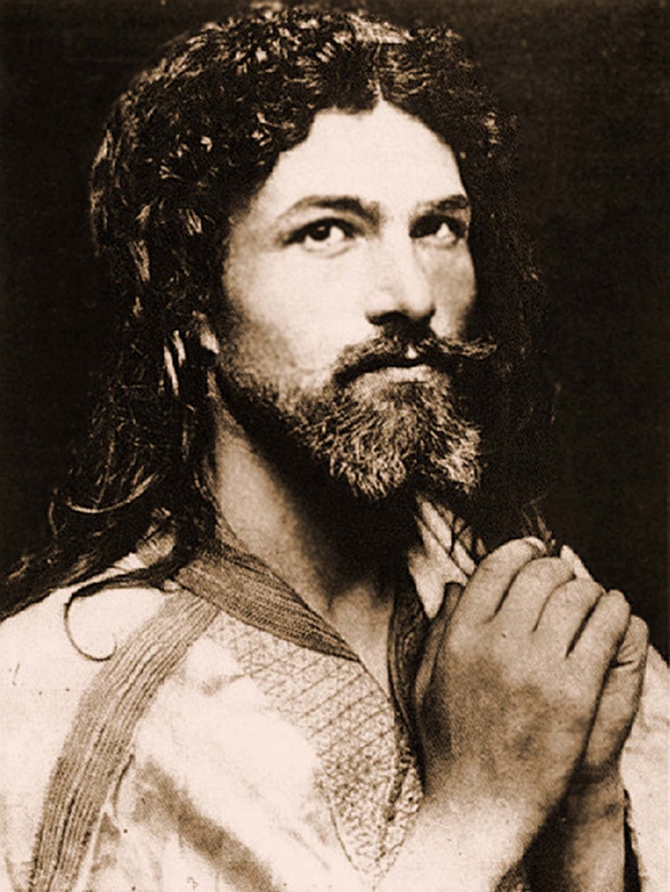 Självporträtt av baron Wilhelm von Gloeden (1856-1931) som Jesus Kristus, ca 1890 (sepiafoto). av Baron Wilhelm von Gloeden