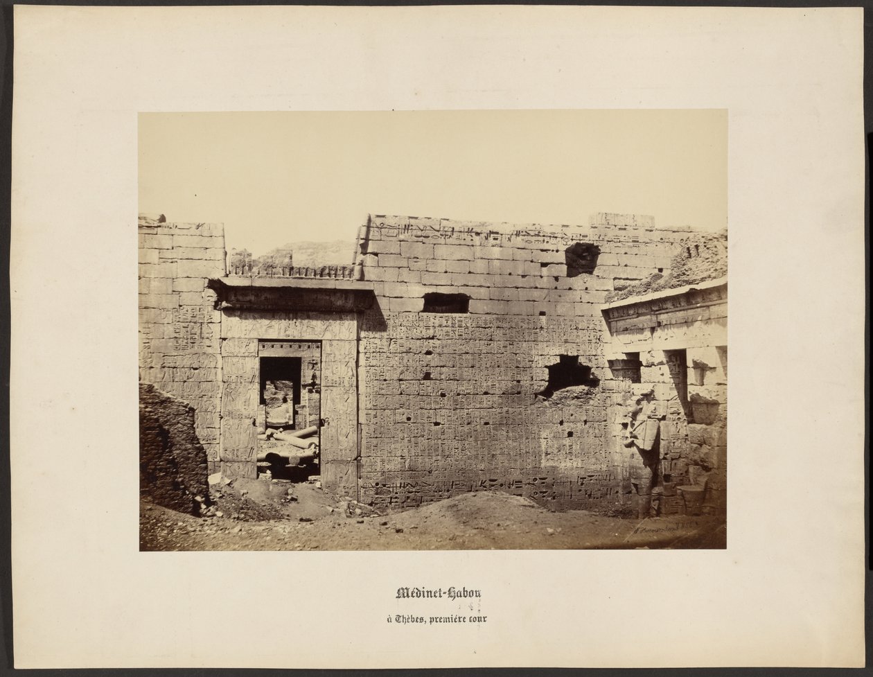 Medinet-Habou, a Thebes, premiär cour av Wilhelm Hammerschmidt