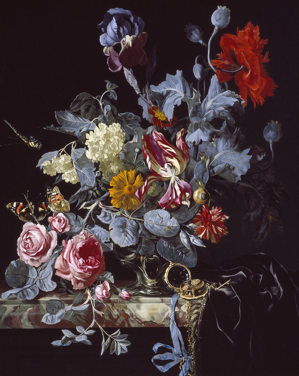 En vas med blommor med en klocka av Willem van Aelst