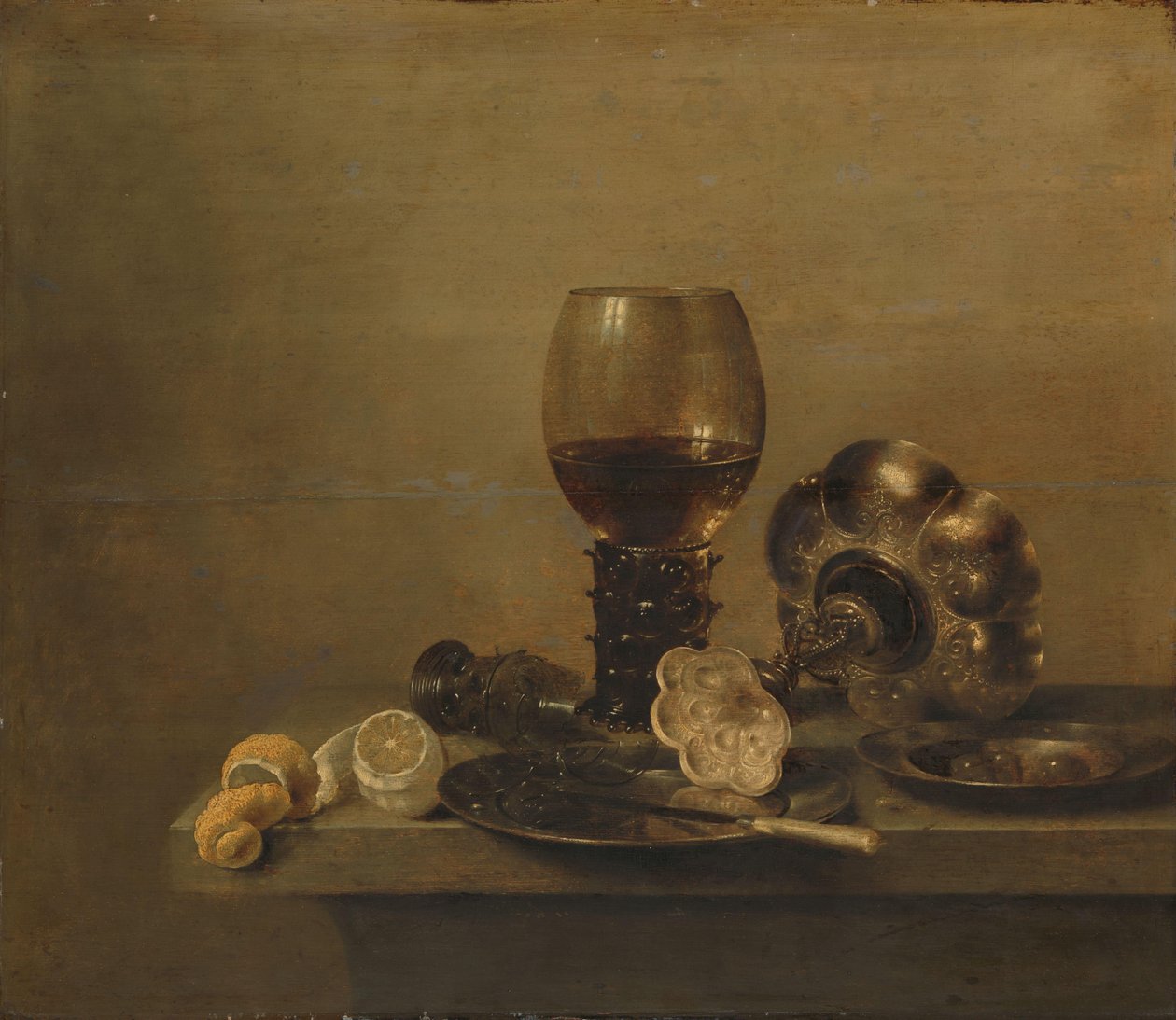 Stilleben med ett krossat glas av Willem Claesz. Heda