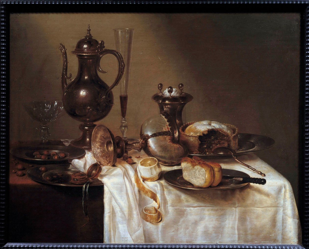 Stilleben vid det nautila bordet täckt med bestick, ett bröd, en vinflöjt, en paj och en skalad citron. Målning av Willem Heda (1594-1670) 1642 Saint Etienne, Museum of Fine Arts av Willem Claesz. Heda