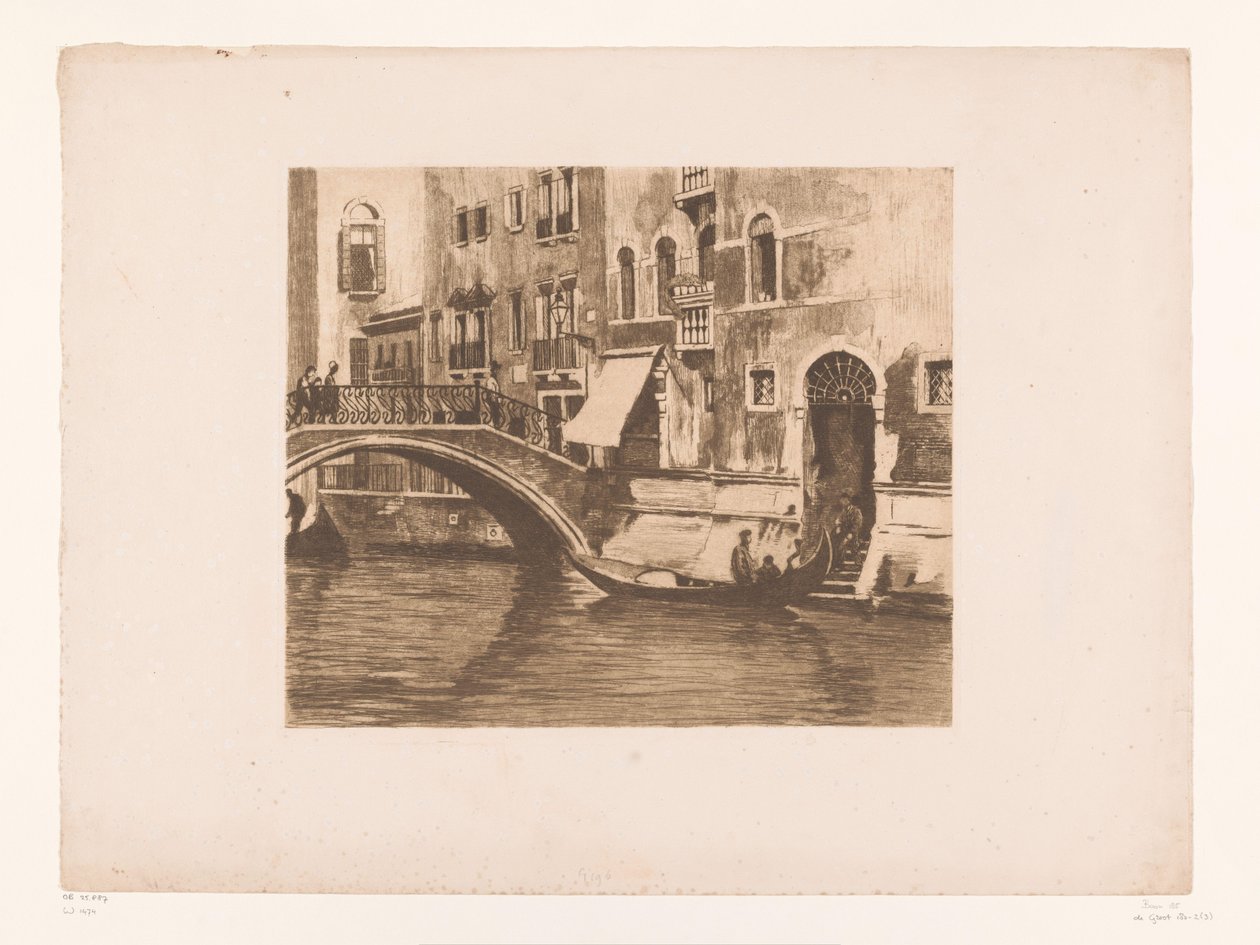 Gondol vid en bro över en kanal i Venedig Bron vid Campo Sant
