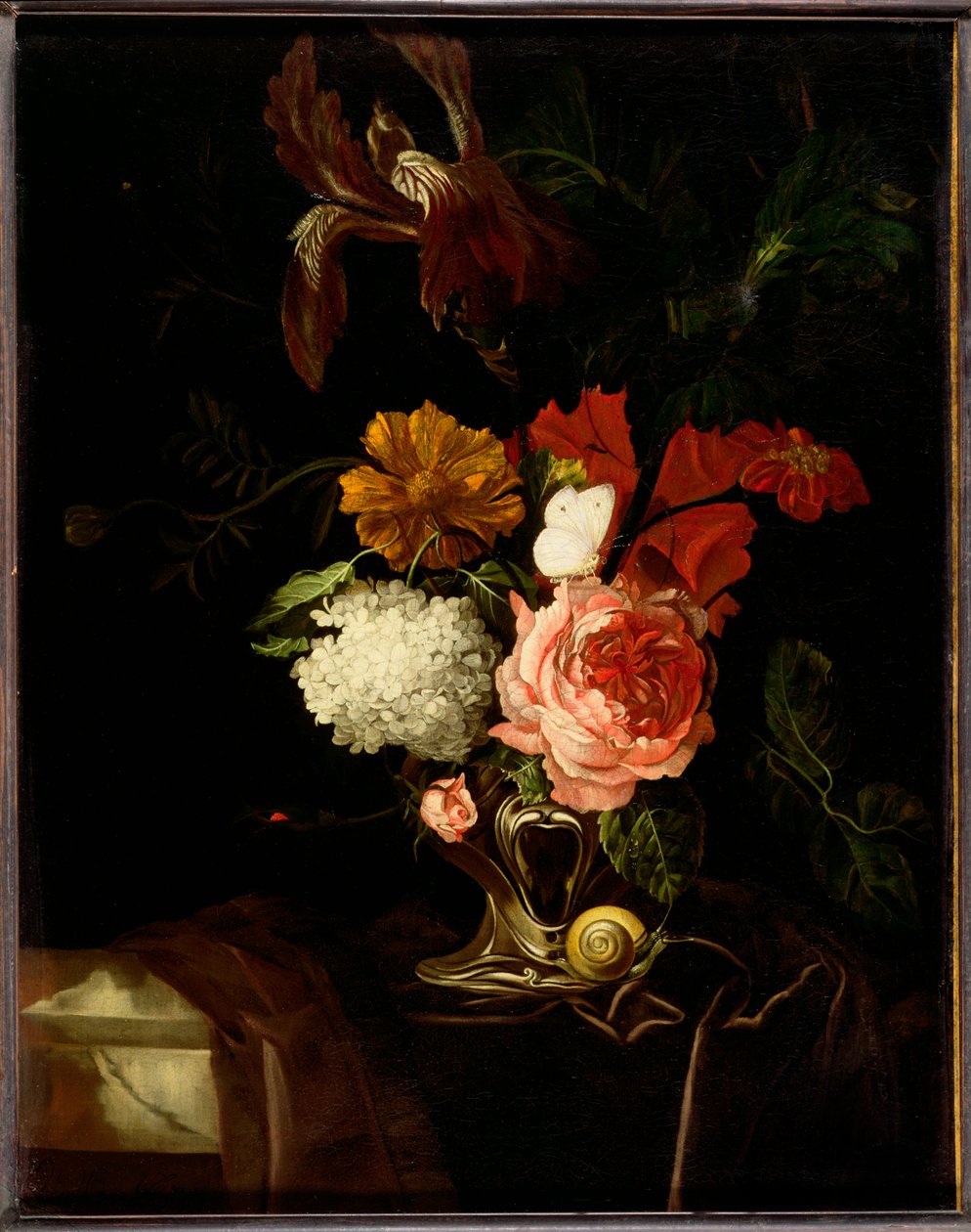 En ros, en iris, lila och andra blommor i en öronformad silvervas med en snigel och en fjäril på en draperad avsats av Willem van Aelst