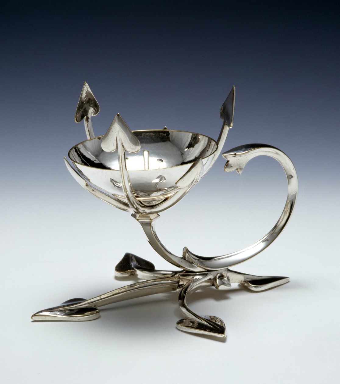 Ljusstake, ca 1900 (silverfat) av William Arthur Smith Benson