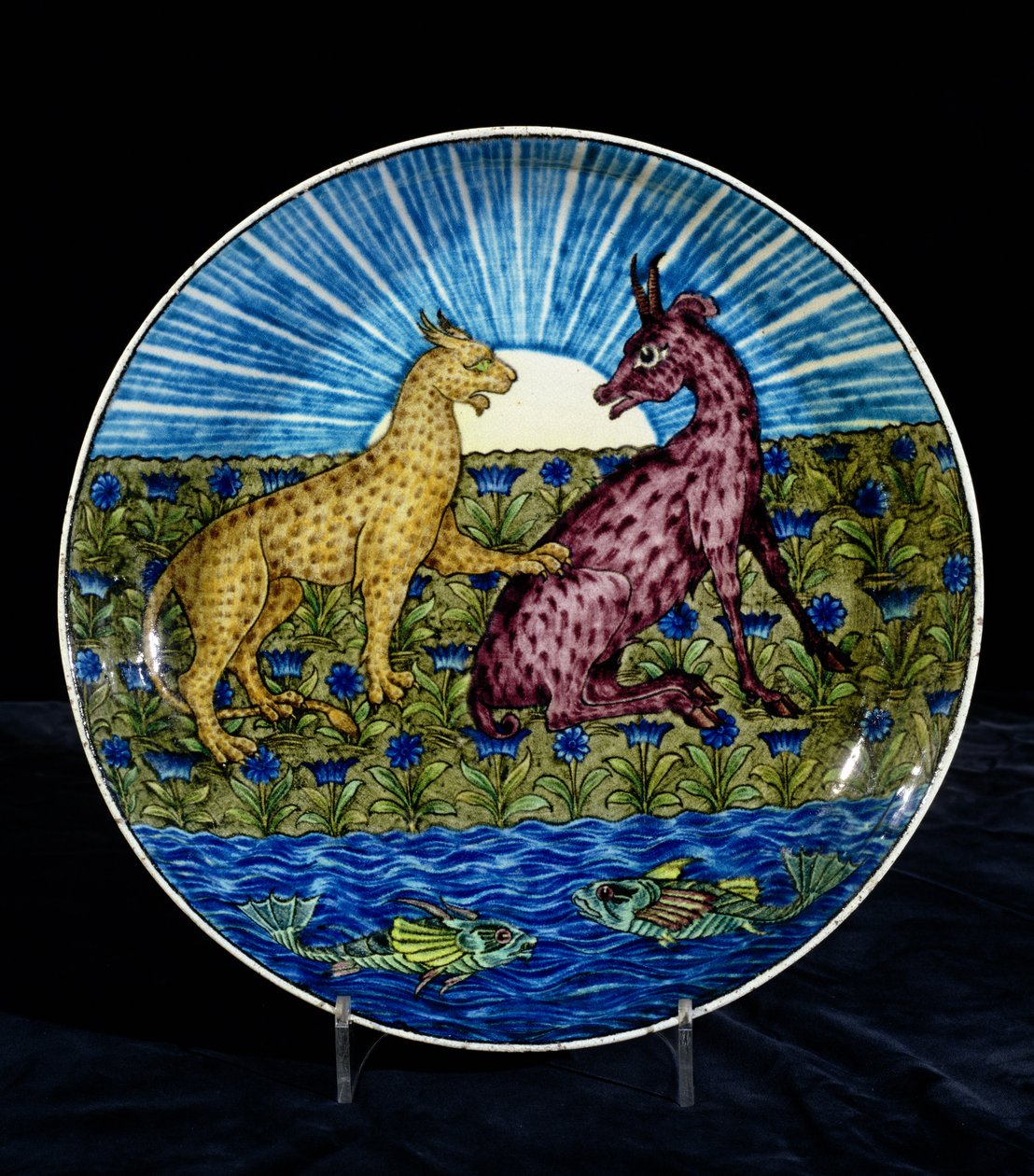 Pansar med en leopard och ett rådjur på stranden av en flod, målad av Charles Passenger, 1888-97 (keramik) av William de Morgan