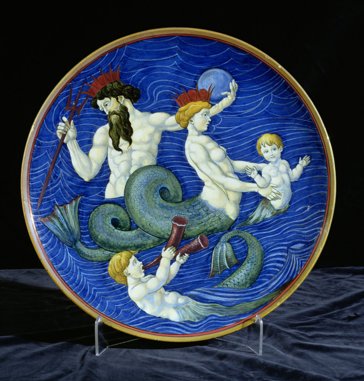 Charger, med krönt Triton, sjöjungfru och sjömän (keramik) av William de Morgan