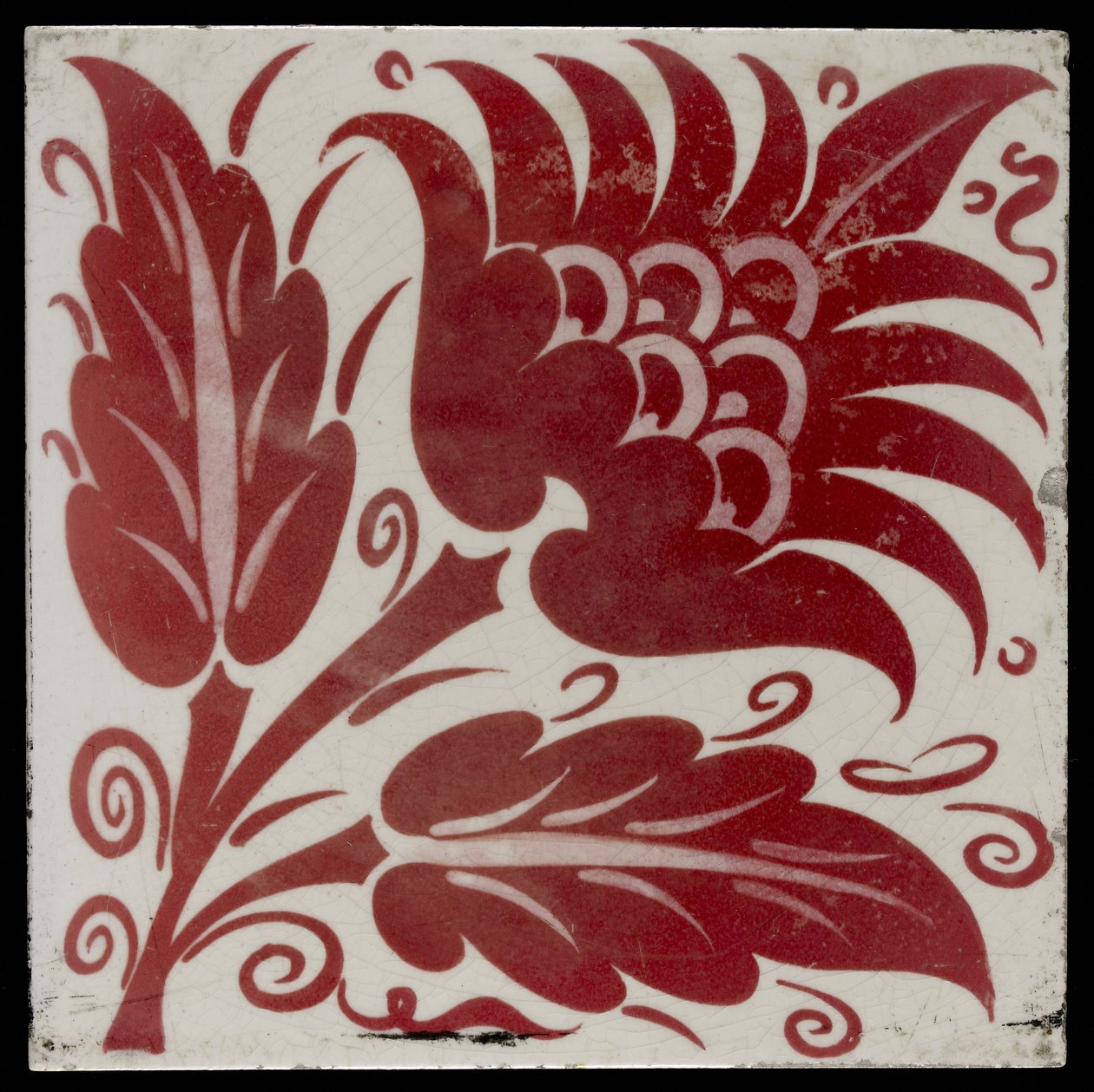 Tegel med stiliserad blomma med två blad och rankor, 1882-88 (rött och vitt lergods) av William de Morgan