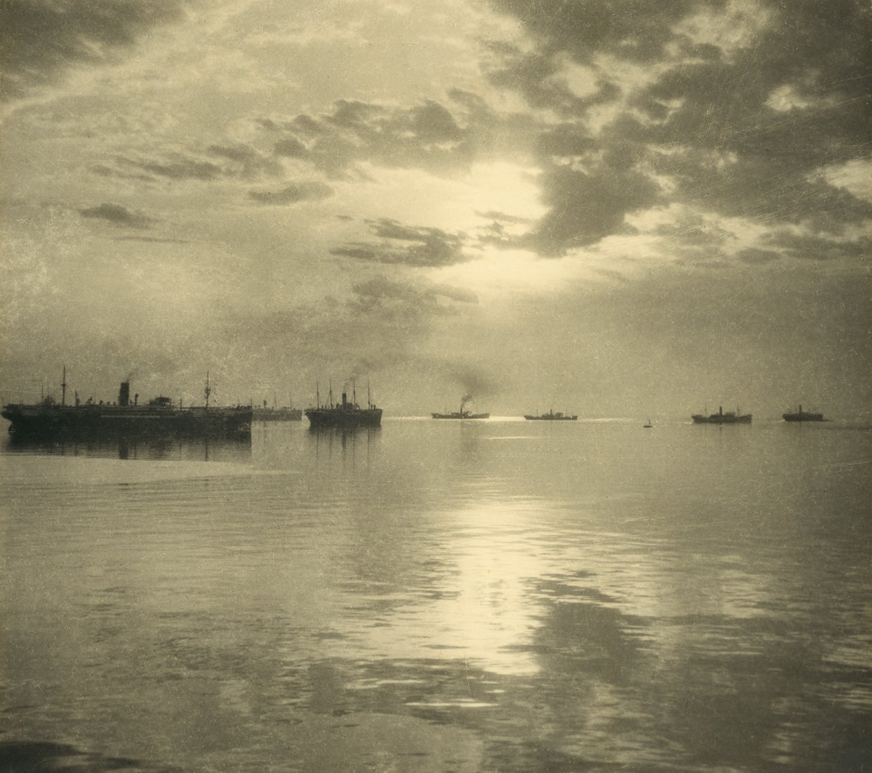 De första truppskeppen som transporterade australiska och nyazeeländska soldater, hästar och förnödenheter till det stora kriget, lämnade Albany den 1 november 1914 (bw-foto) av William Fell