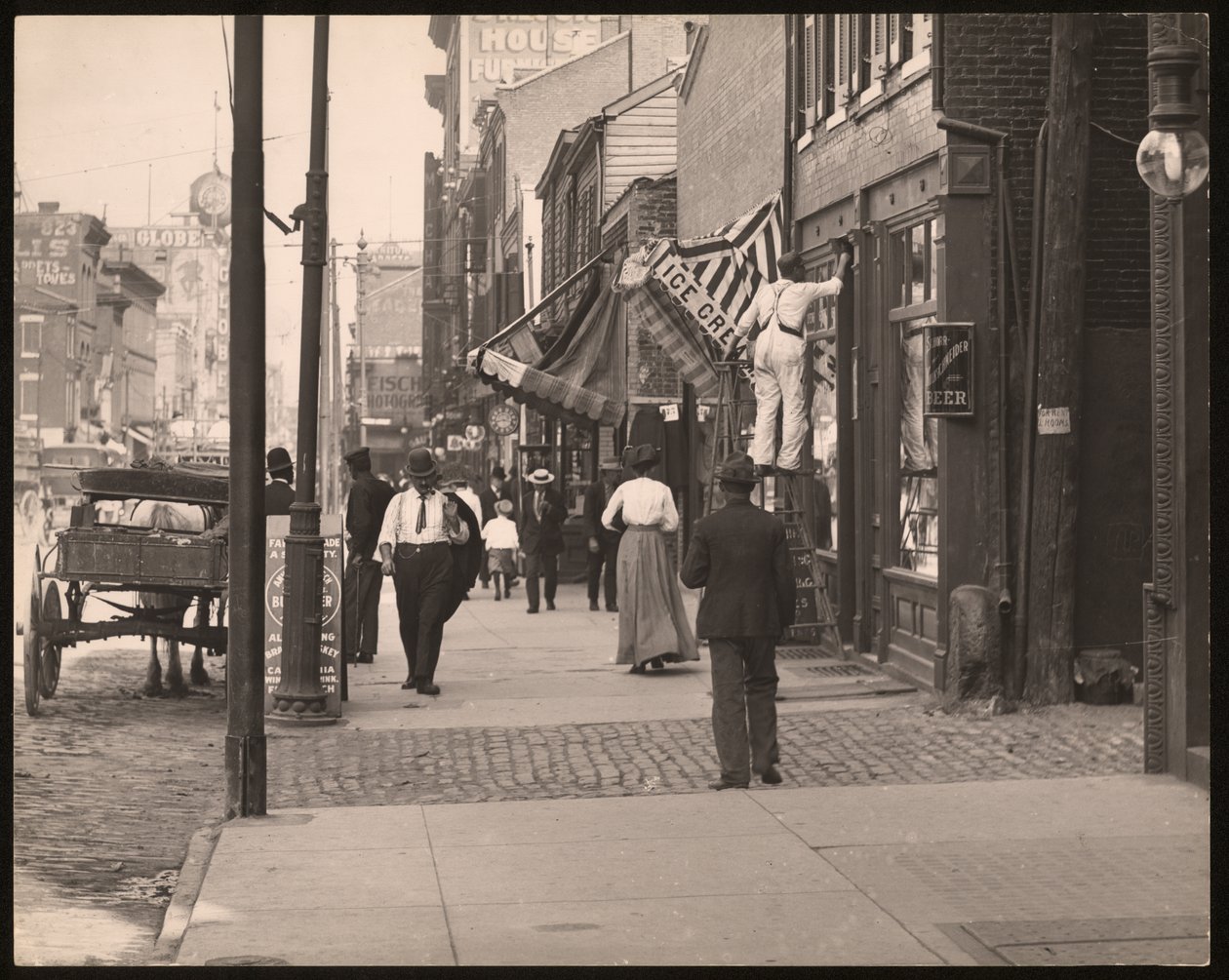 Franklin Avenue, downtown av William G. Swekosky