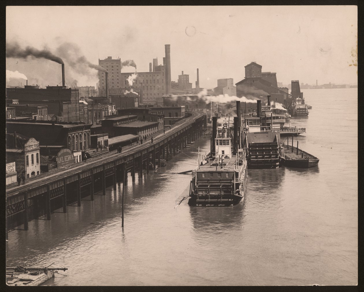 Mississippi Riverfront during 1890 flood; detail of riverboats. av William G. Swekosky