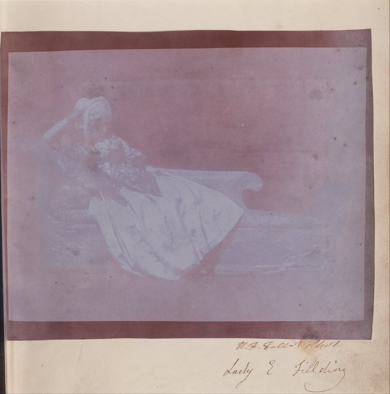 (Lady Elisabeth Feilding on Chinz Chair) av William Henry Fox Talbot
