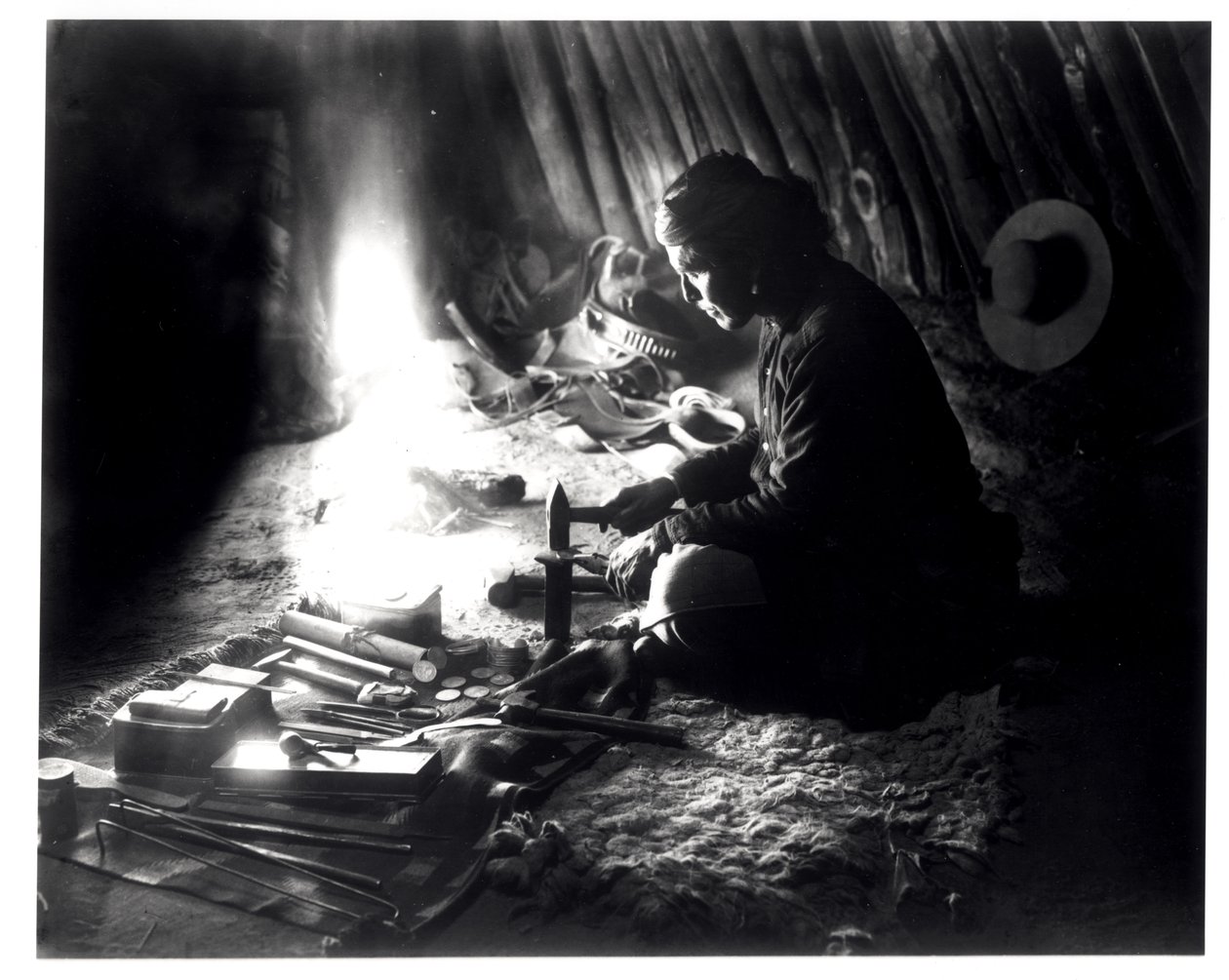 Navajo silversmed, ca 1915 av William Carpenter