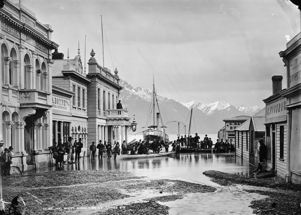Ballarat Street, Queenstown, NZ, översvämmades 1878 av William P. Hart