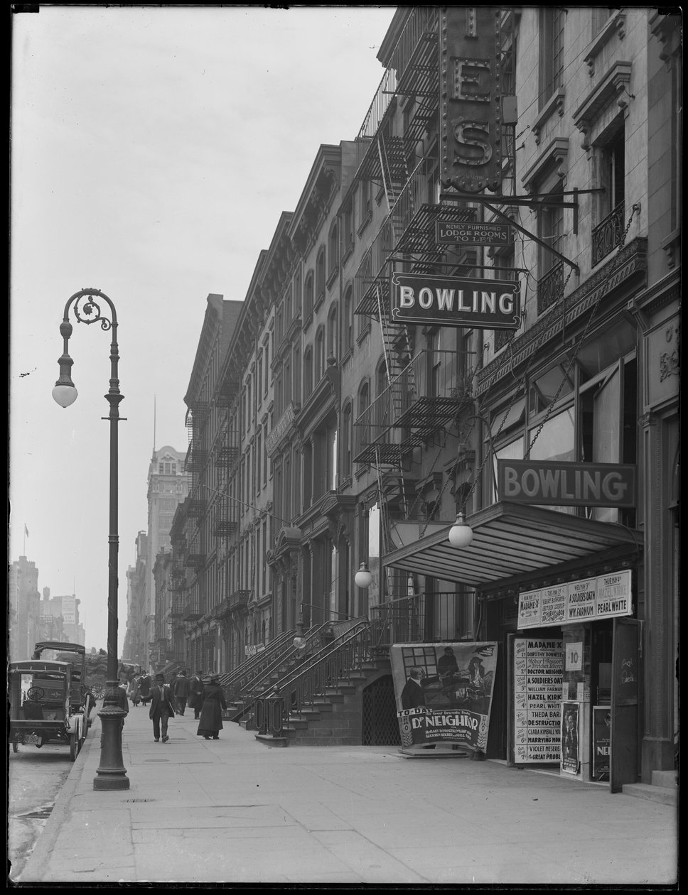 Bowlinghallens skylt på 248 W. 14th Street, New York City, 2 maj 1916. av William Davis Hassler