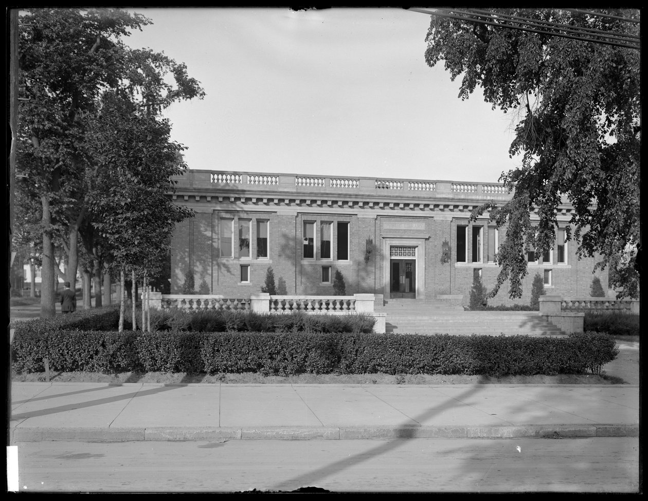 Elmhurst filial av Queens Borough Public Library; Ett Carnegie-bibliotek, ca 1910 av William Davis Hassler