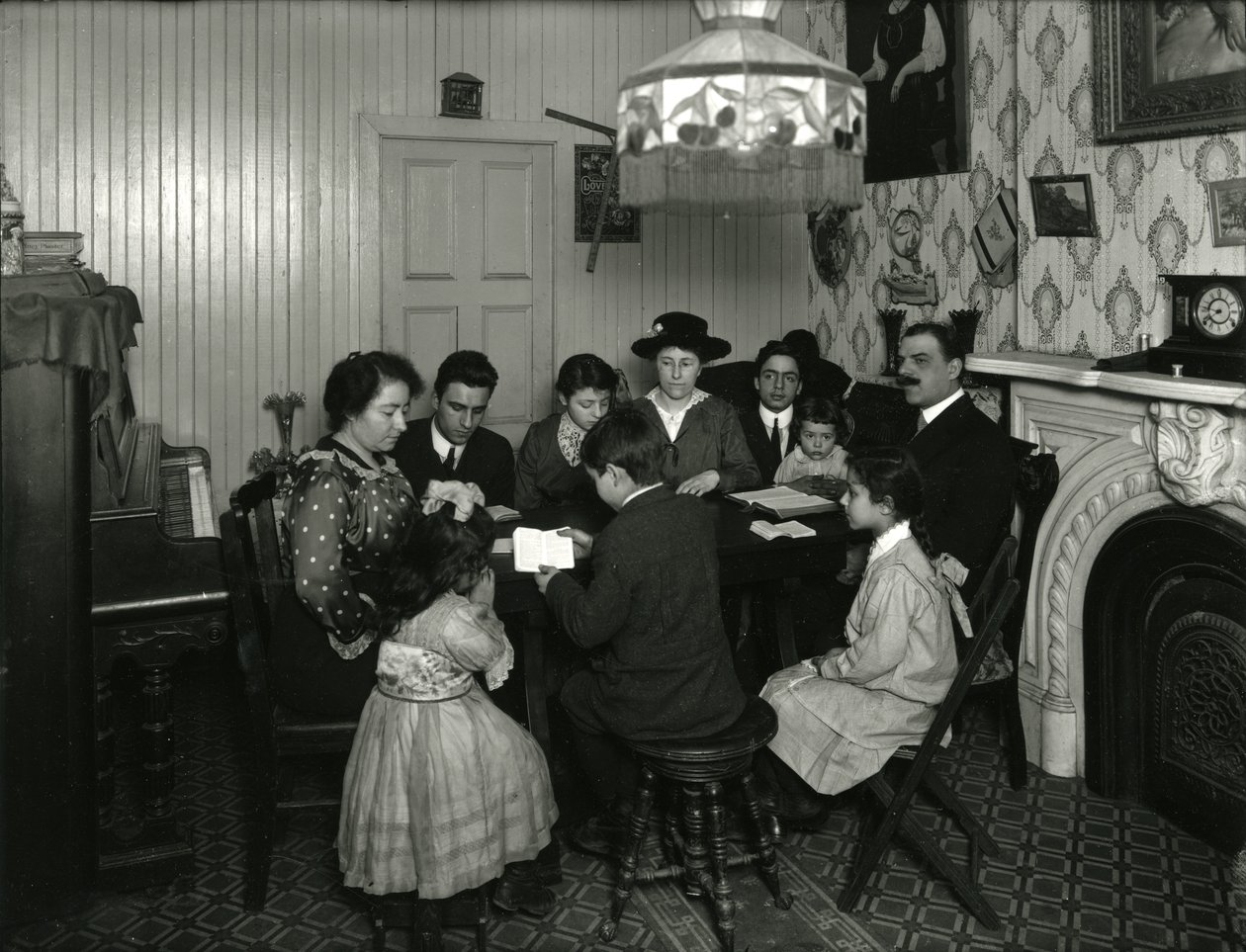 Evangelistkommittén, bibelstudier hemma hos fru Vitello, 359 E. 49th Street, med fröken Jones som lärare. 30 mars 1916 av William Davis Hassler