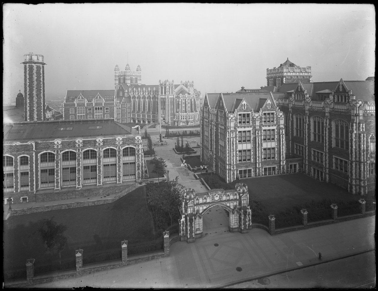 Högvinkelvy av campus vid City College i New York, New York City, 16 juli 1914 av William Davis Hassler
