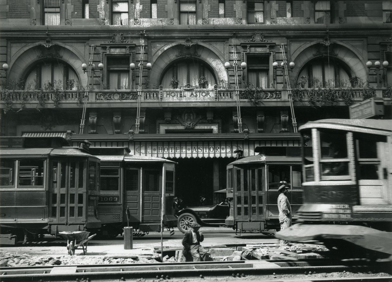 Hotel Astor, ca 1910-21 av William Davis Hassler