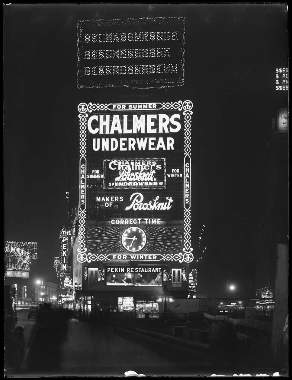 Upplyst skylt för Chalmers Underwear, New York City, 6 januari 1917 av William Davis Hassler