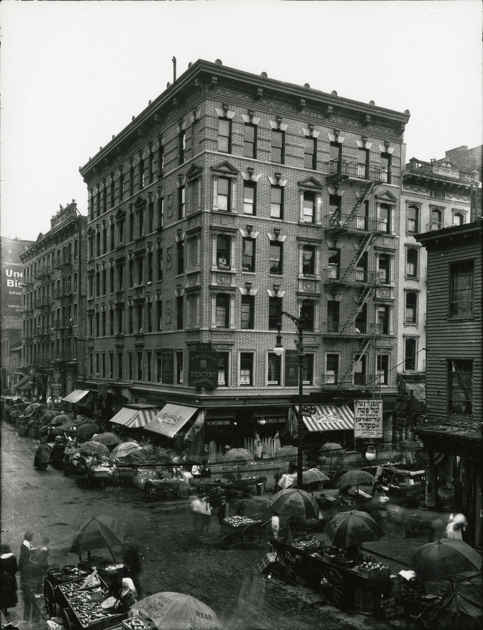 Ludlow Street vid Hester Street, Lower East Side, ca 1910-21 av William Davis Hassler