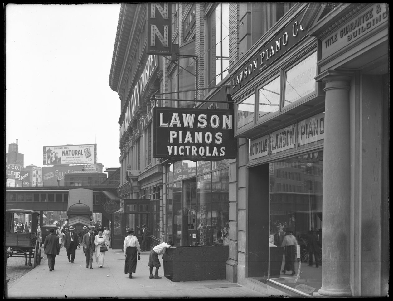 Skylt för Lawson Pianos, 372 E. 149th Street, New York City, 2 augusti 1916 av William Davis Hassler