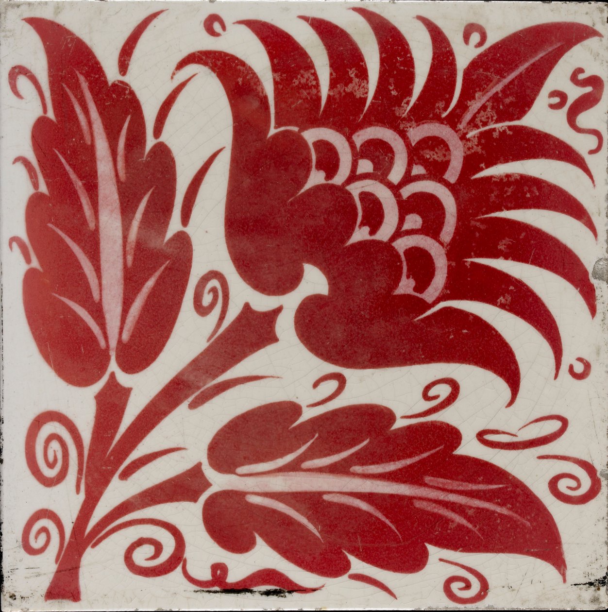 Kakel med stiliserad blomma med två blad och rankor, 1882-1888 av William Frend De Morgan