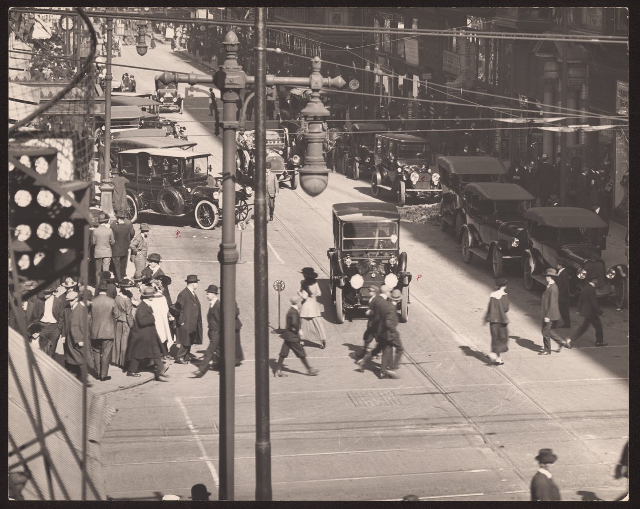 Sixth Street looking north from Olive Street av William G. Swekosky