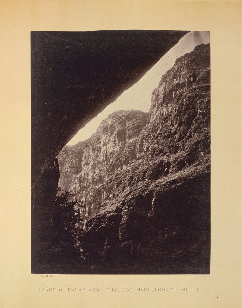 Cañon of Kanab Wash, Colorado River, ser söderut av William H. Bell