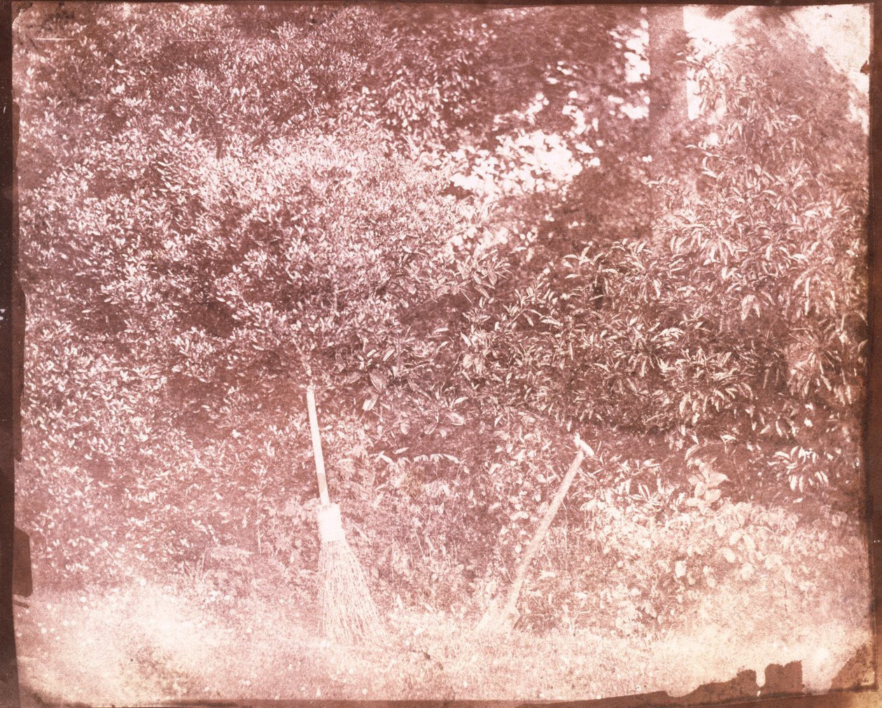 Kvast och spade, 1842 av William Henry Fox Talbot