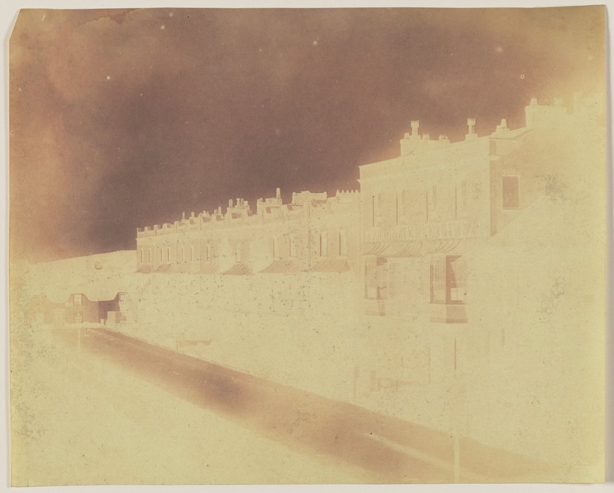 [Gatuscen i Bath, England] av William Henry Fox Talbot