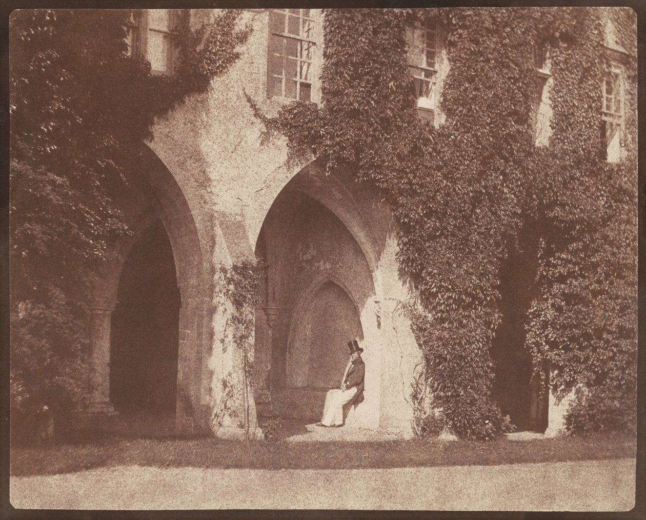 Pastor Calvert Jones i klostergångarna i Lacock Abbey av William Henry Fox Talbot